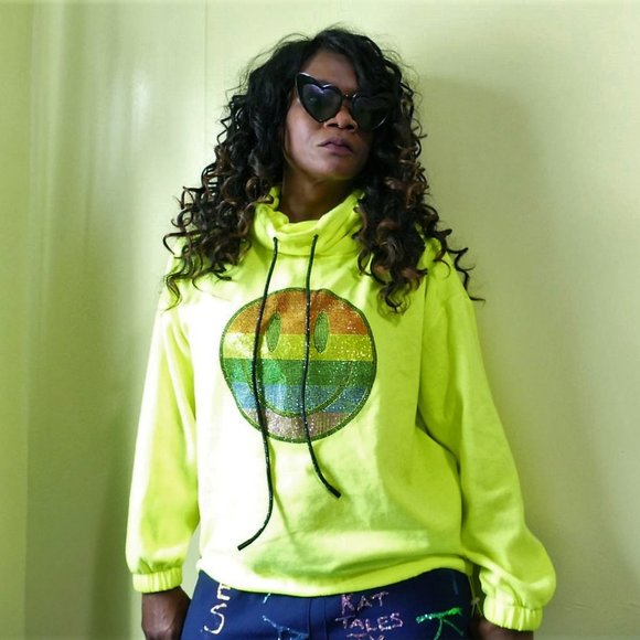 NWT PRIDE Crystal Smiley Face Sweatshirt sz M - Picture 6 of 9